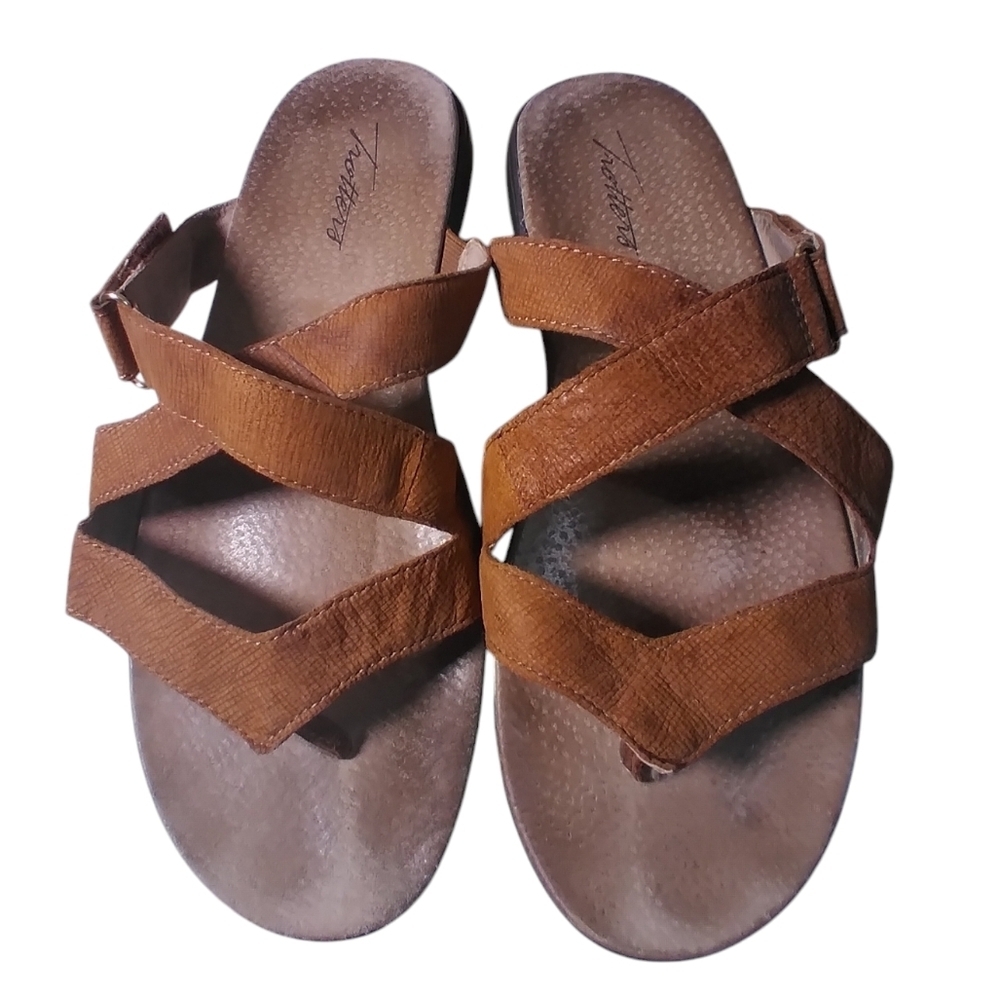 Trotters women's Brown Leather Sandals size 8w